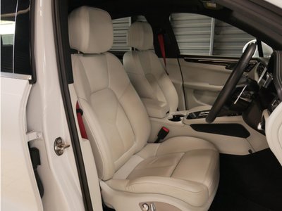 PORSCHE MACAN - 10
