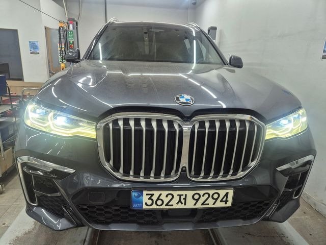 BMW X7 - View 1