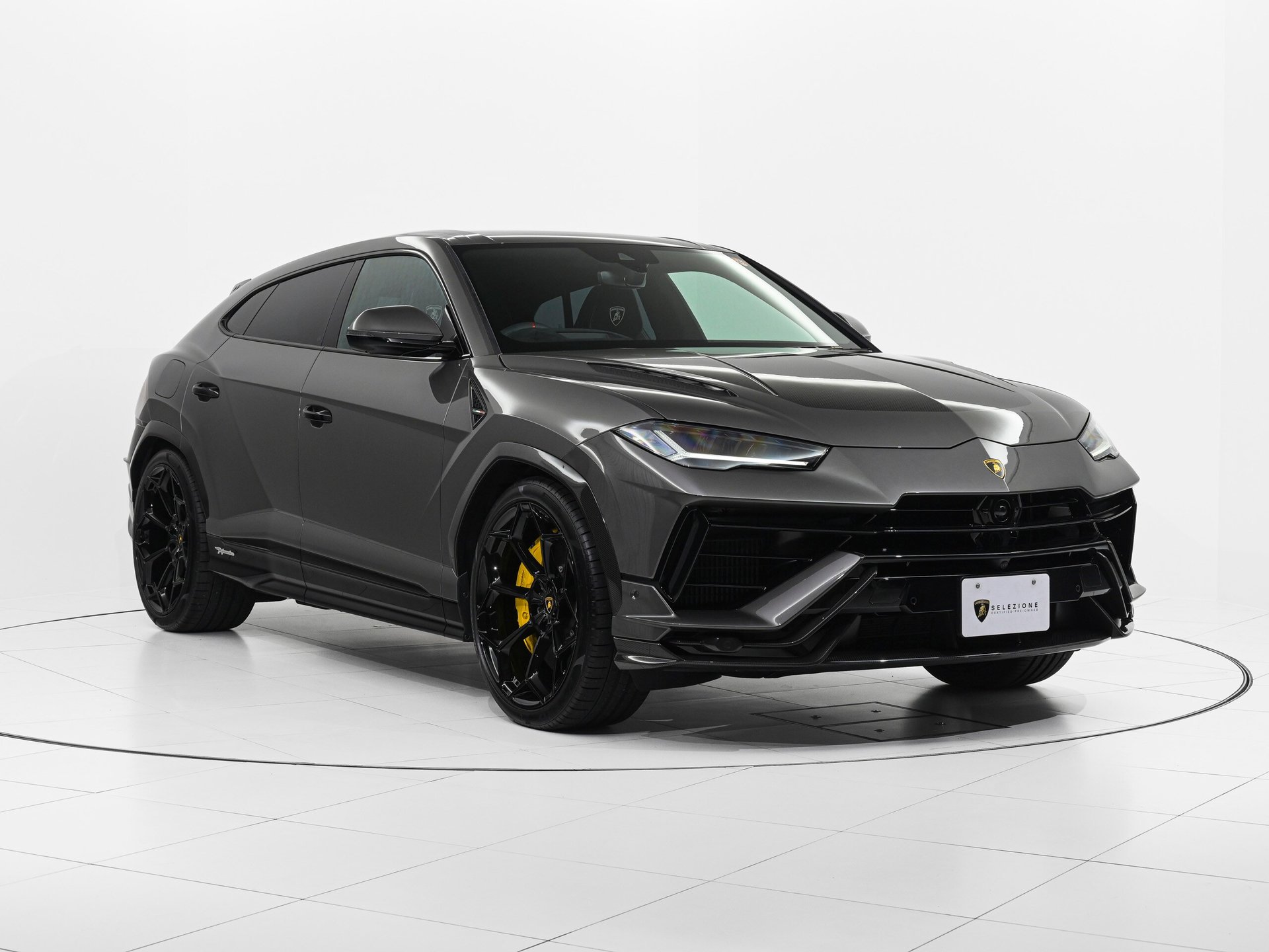 LAMBORGHINI URUS - View 1