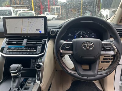 TOYOTA LAND CRUISER 300 - 8