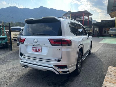 TOYOTA LAND CRUISER 300 - 7