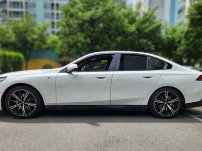 BMW 5 SERIES - 6