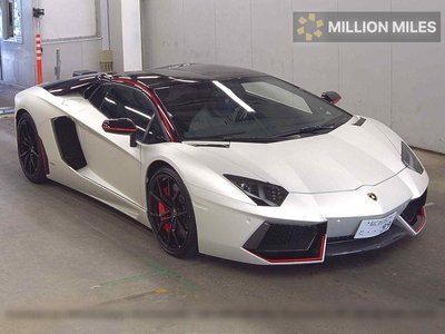 LAMBORGHINI AVENTADOR - 1