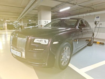 ROLLS-ROYCE GHOST