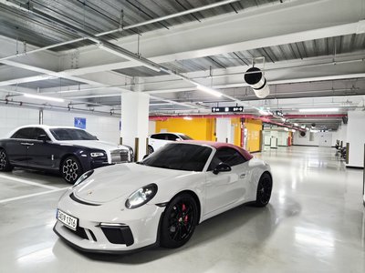 PORSCHE 911 - 4