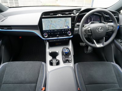 2024 Lexus RZ thumbnail 38