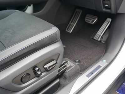 2024 Lexus RZ thumbnail 32