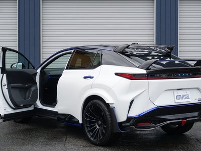 2024 Lexus RZ photo 9