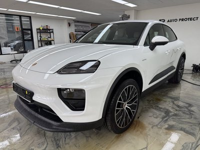 PORSCHE MACAN - 10