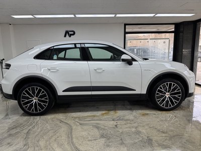 PORSCHE MACAN - 8