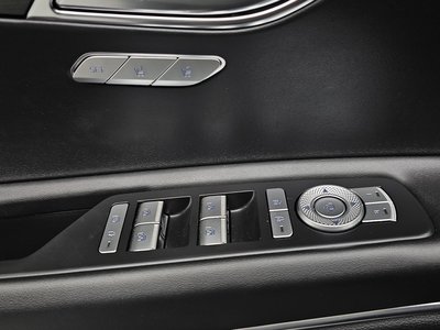 2022 Genesis GV80 thumbnail 32