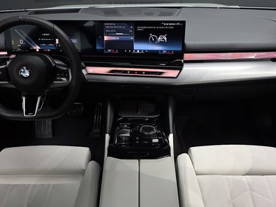 2025 BMW 5 SERIES 照片 5