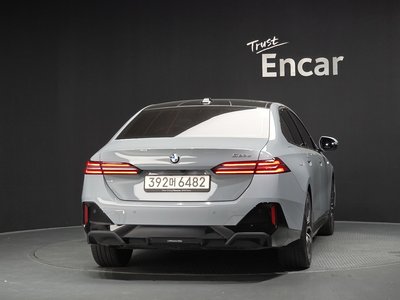 2025 BMW 5 SERIES 照片 3