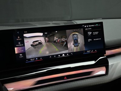 2025 BMW 5 SERIES — миниатюра 16