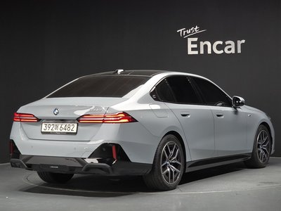 2025 BMW 5 SERIES 照片 4