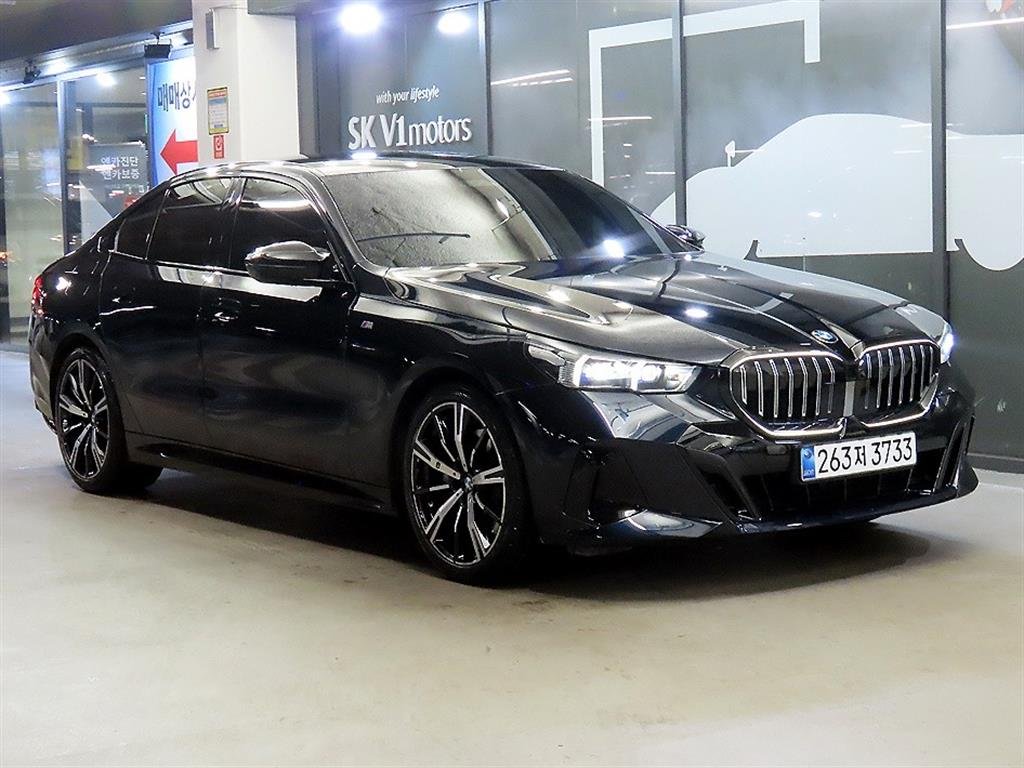 BMW 5 SERIES - View 1