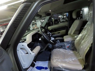 LAND ROVER DEFENDER - 7