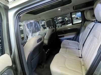 LAND ROVER DEFENDER - 4