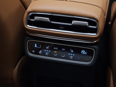 2025 Genesis GV80 thumbnail 23