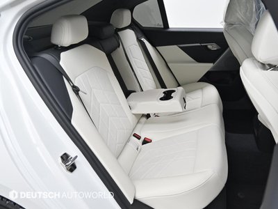 2025 BMW 5 SERIES — миниатюра 12
