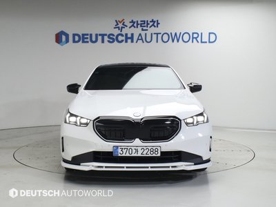 صورة 2 لـ 2025 BMW 5 SERIES