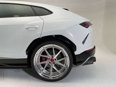 LAMBORGHINI URUS - 7