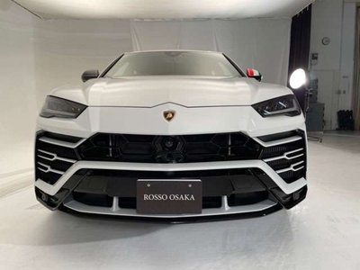 LAMBORGHINI URUS - 5
