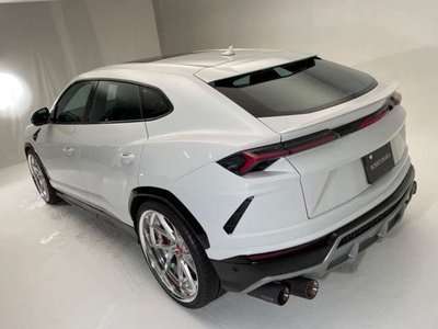 LAMBORGHINI URUS - 9