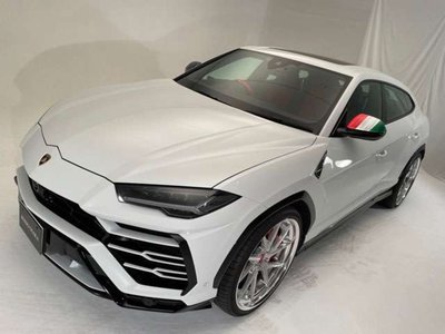 LAMBORGHINI URUS - 3
