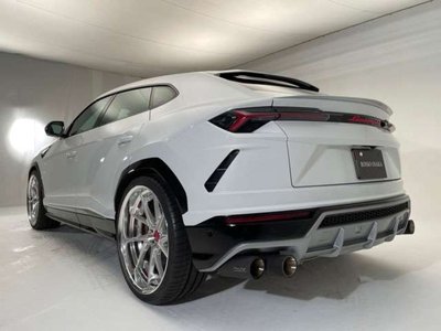 LAMBORGHINI URUS - 8