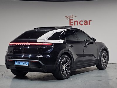 PORSCHE MACAN - 3