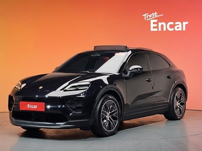 PORSCHE MACAN - 1