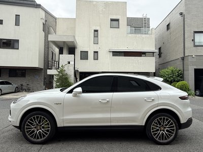 2023 Porsche CAYENNE photo 8