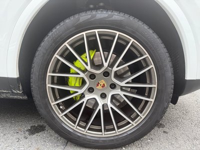 2023 Porsche CAYENNE photo 10