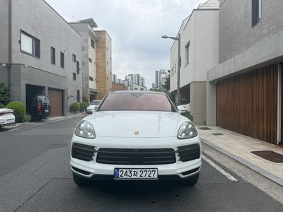 2023 Porsche CAYENNE photo 1