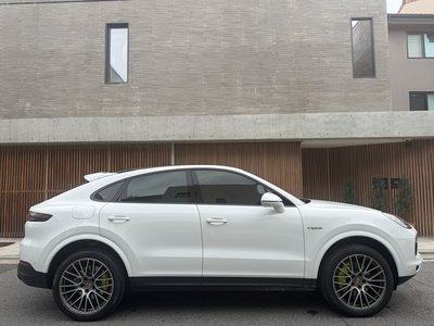2023 Porsche CAYENNE photo 4