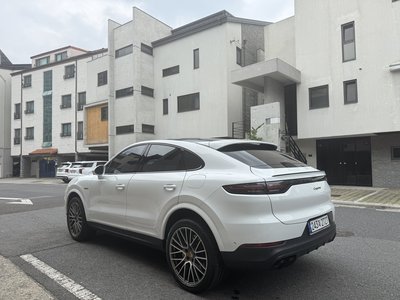 2023 Porsche CAYENNE photo 3