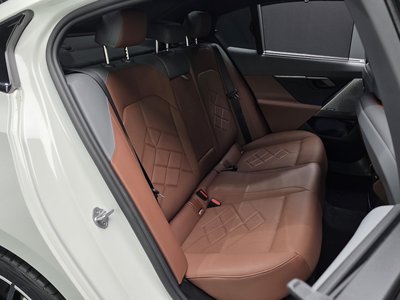 2025 BMW 5 SERIES 缩略图 17