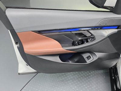 2025 BMW 5 SERIES 缩略图 14