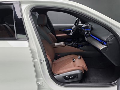 2025 BMW 5 SERIES 缩略图 16