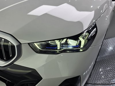 2025 BMW 5 SERIES 照片 9