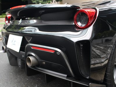 FERRARI 488 - 8