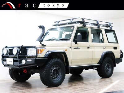 TOYOTA LAND CRUISER 70 - 1