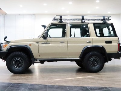 TOYOTA LAND CRUISER 70 - 10