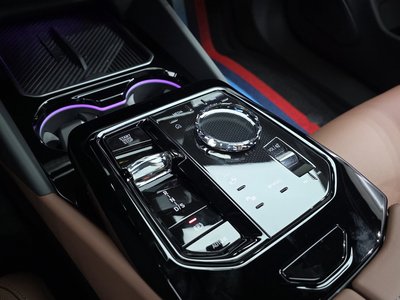 2025 BMW 5 SERIES thumbnail 12