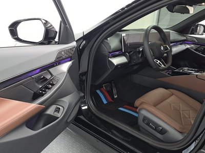 2025 BMW 5 SERIES thumbnail 13