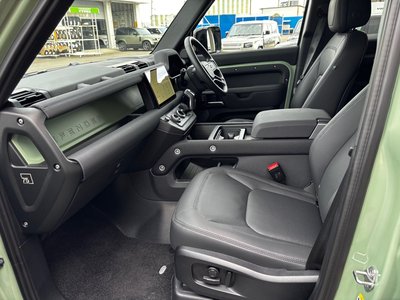 LAND ROVER DEFENDER - 9