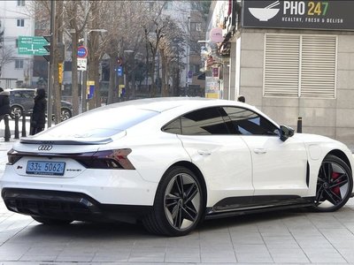 AUDI RS E-TRON GT - 2