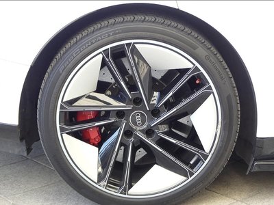 AUDI RS E-TRON GT - 9