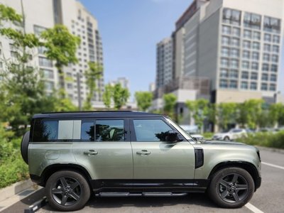 LAND ROVER DEFENDER - 2